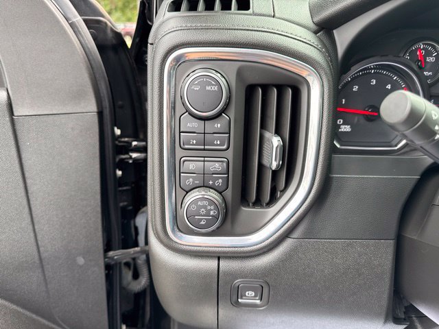 Used 2022 Chevrolet Silverado 3500 LT w/ Convenience Package AWD/4WD image 16