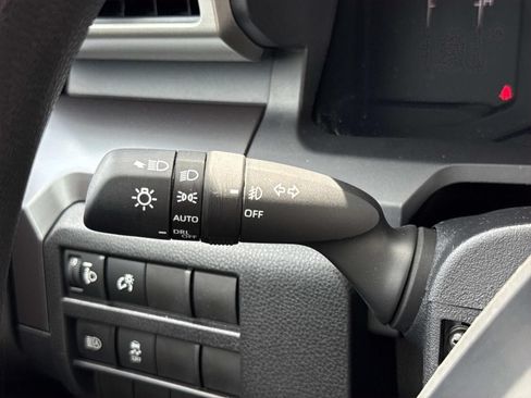 Used 2025 Toyota Tacoma SR5 AWD/4WD image 16