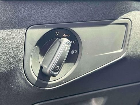 Used 2024 Volkswagen Tiguan SE image 30