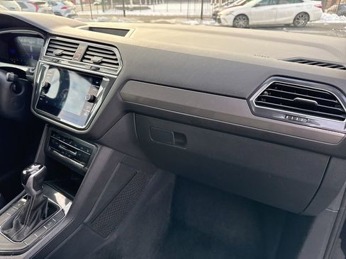 Used 2024 Volkswagen Tiguan SE image 16