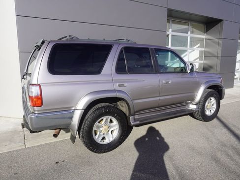 Used 2002 Toyota 4Runner SR5 image 4