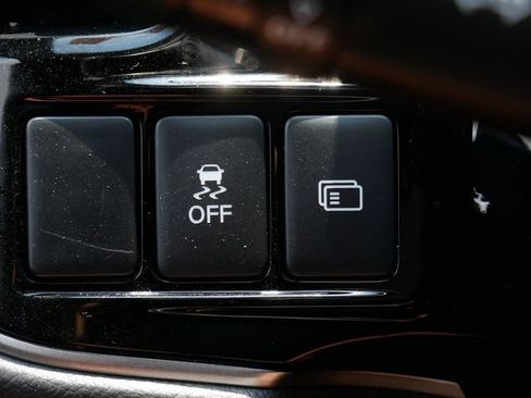 Used 2018 Mitsubishi Outlander LE AWD/4WD image 16