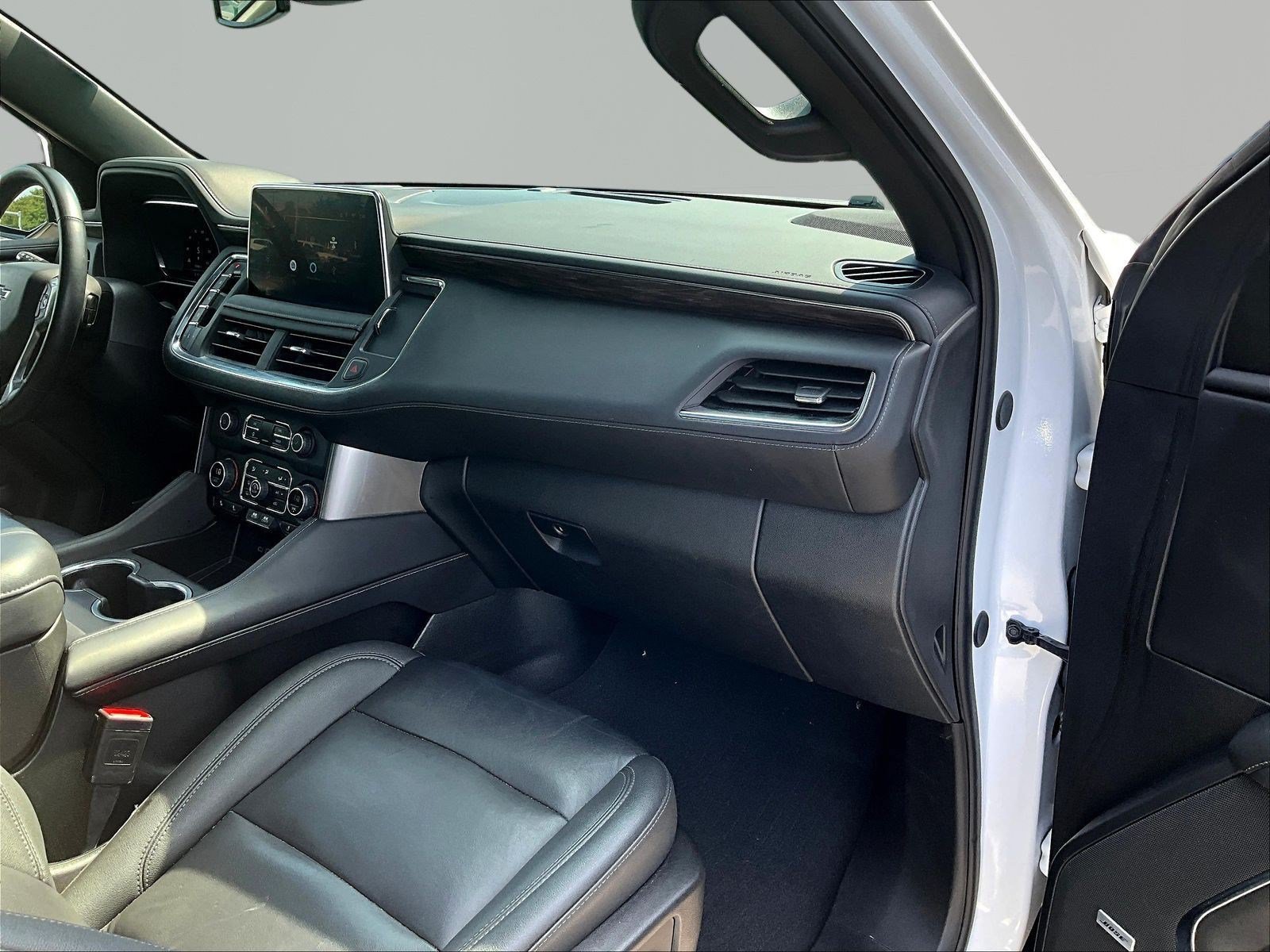 Used 2024 Chevrolet Suburban Z71 w/ Luxury Package AWD/4WD image 27