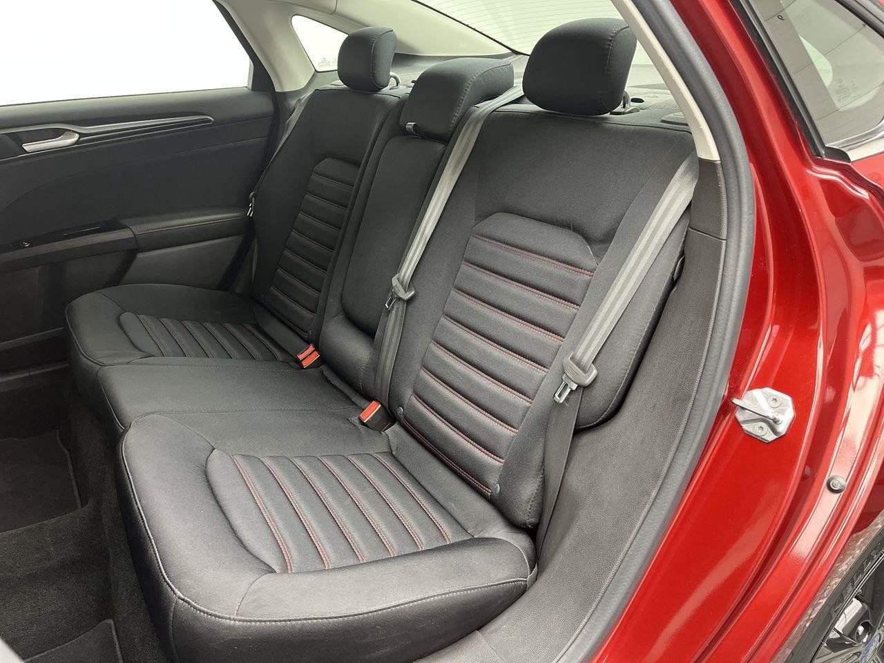 Used 2016 Ford Fusion SE AWD/4WD image 12