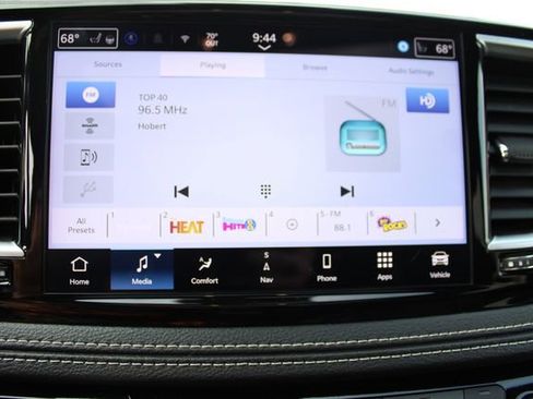 Used 2025 Chrysler Pacifica Limited FWD image 20