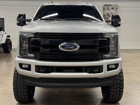 Used 2019 Ford F250 Lariat image 2