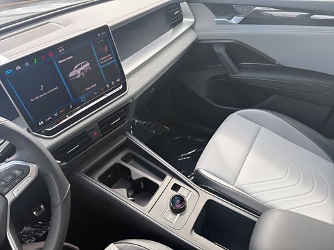 New 2026 Volkswagen Tiguan SE R-Line AWD/4WD image 16