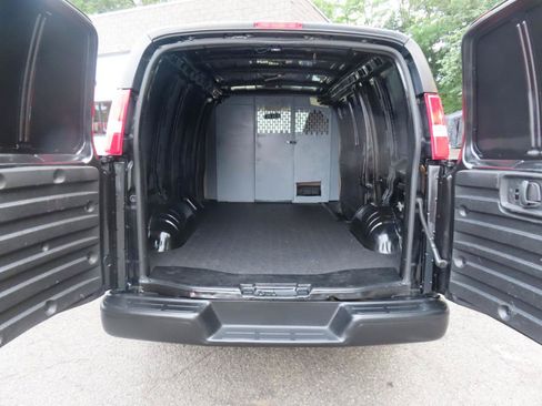 Used 2020 Chevrolet Express 3500 RWD image 15