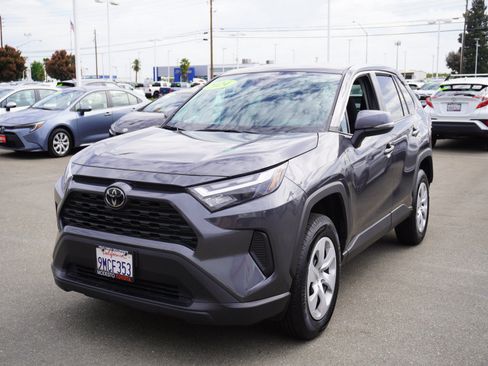 Used 2024 Toyota RAV4 LE AWD/4WD image 5