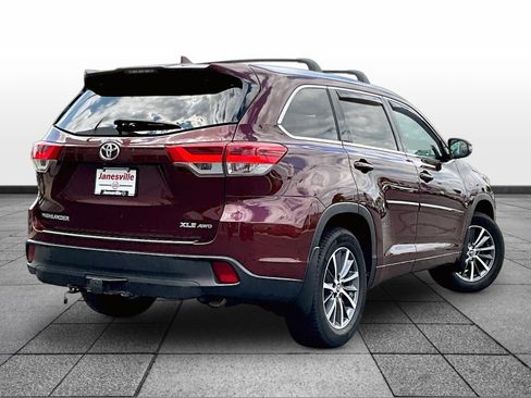 Used 2018 Toyota Highlander XLE AWD/4WD image 7