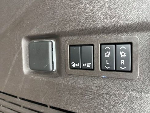 Used 2021 GMC Yukon Denali w/ Denali Ultimate Package image 9