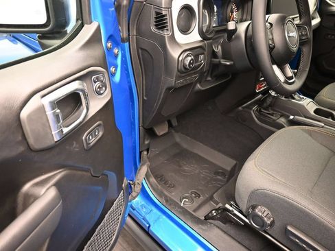 New 2026 Jeep Gladiator Sport AWD/4WD image 5