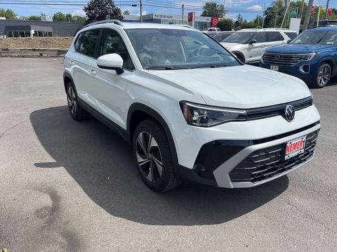 New 2025 Volkswagen Taos SE image 3