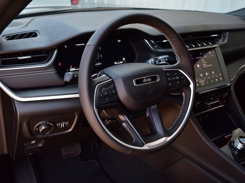 New 2025 Jeep Grand Cherokee L Altitude image 47