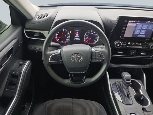 Used 2020 Toyota Highlander L FWD image 14