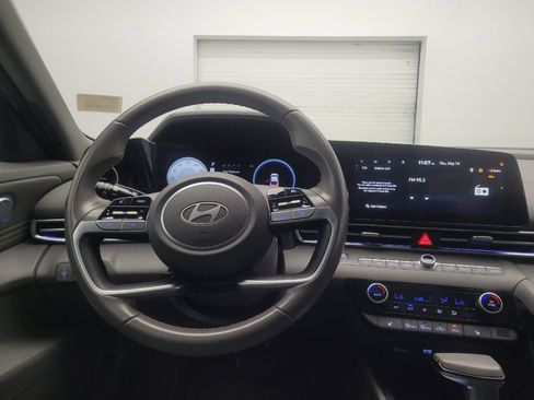 Used 2025 Hyundai Elantra SEL FWD image 22