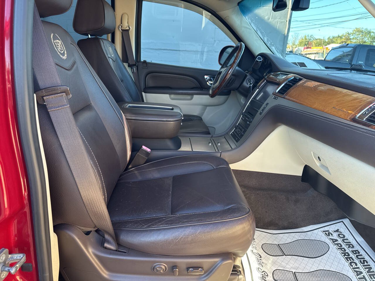 Used 2013 Cadillac Escalade Platinum AWD/4WD image 29