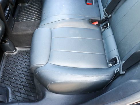 Used 2021 Mercedes-Benz GLA 250 w/ Premium Package image 18