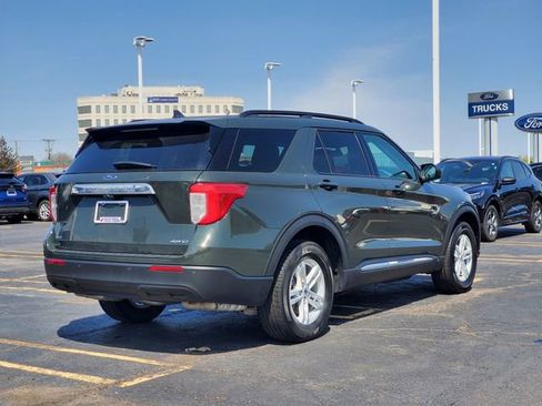 Used 2024 Ford Explorer XLT AWD/4WD image 4
