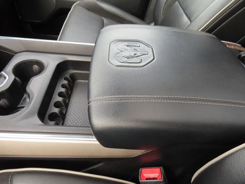 Used 2020 RAM 1500 Laramie AWD/4WD image 32