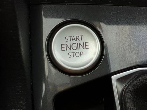 Used 2022 Volkswagen Tiguan SE image 14