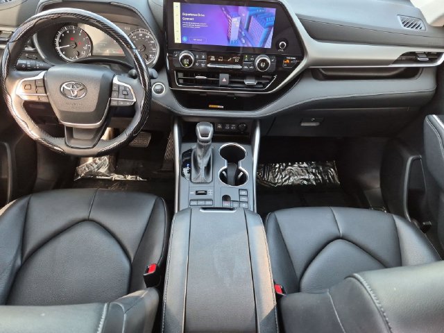Used 2024 Toyota Highlander XLE AWD/4WD image 26