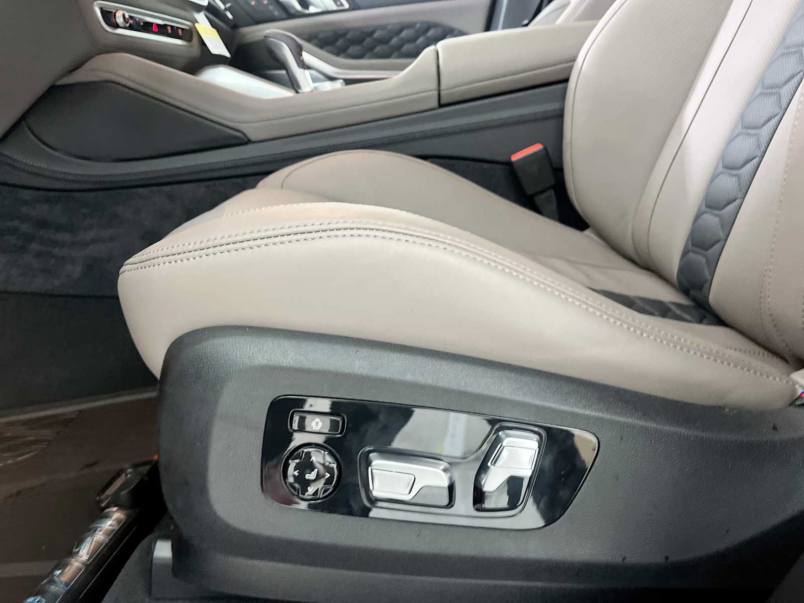 New 2026 BMW X5 M Competition w/ Executive Package AWD/4WD image 14