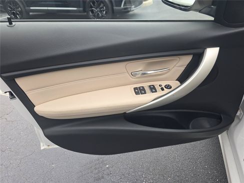 Used 2018 BMW 320i Sedan RWD image 13