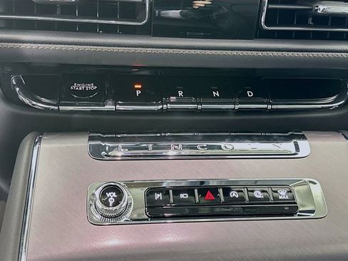 New 2026 Lincoln Aviator AWD image 17
