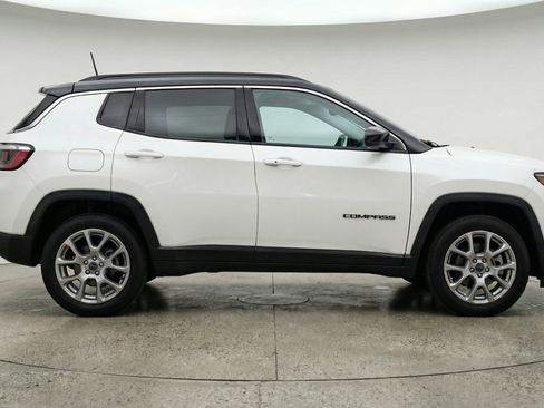 Used 2025 Jeep Compass Limited image 11