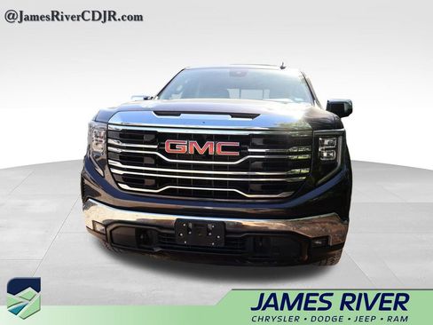 Used 2023 GMC Sierra 1500 SLT AWD/4WD image 4