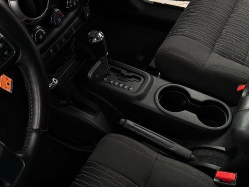 Used 2011 Jeep Wrangler Rubicon w/ PWR Convenience Group AWD/4WD image 23