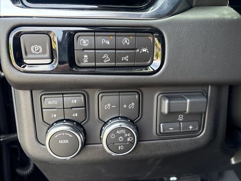 New 2026 GMC Yukon XL Elevation w/ Elevation Premium Package AWD/4WD image 18