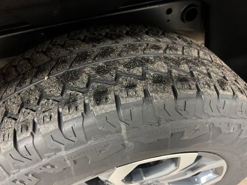 Certified 2023 GMC Canyon AT4 w/ AT4 Premium Package image 10