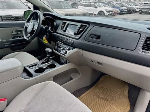 Used 2019 Kia Sedona LX FWD image 28