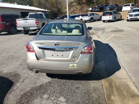 Used 2014 Nissan Altima 2.5 SV w/ Convenience Package image 6