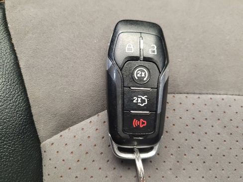 Used 2017 Ford Explorer XLT w/ Equipment Group 202A AWD/4WD image 32