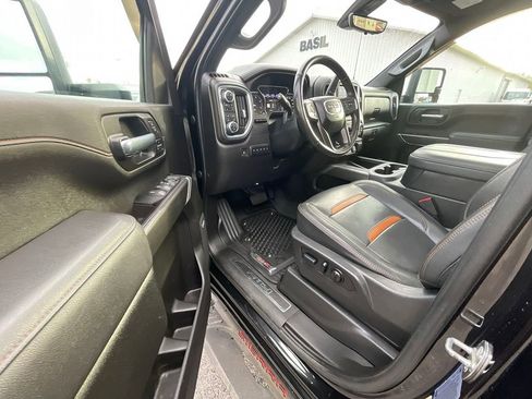 Used 2023 GMC Sierra 2500 AT4 w/ AT4 Premium Plus Package AWD/4WD image 3