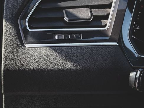 Used 2022 Volkswagen Tiguan SEL R-Line AWD/4WD image 9