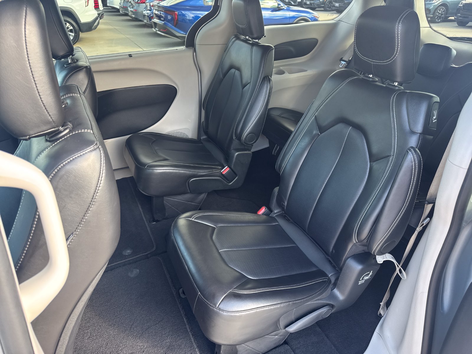 Used 2024 Chrysler Pacifica Touring-L FWD image 27