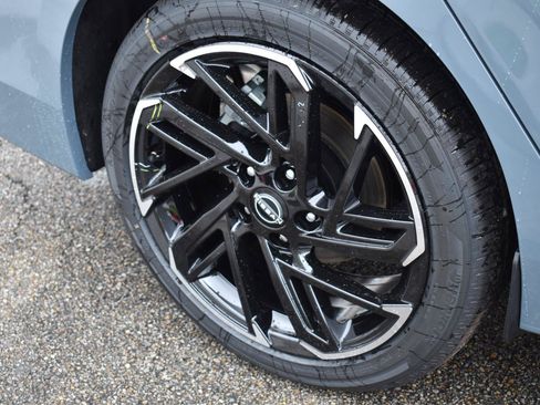 New 2026 Nissan Sentra SR w/ Floor Mat Package FWD image 11