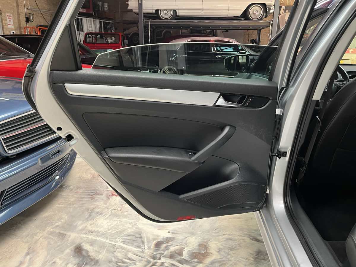Used 2013 Volkswagen Passat 2.5 SE FWD image 26