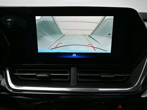 Used 2024 Chevrolet Trax RS w/ Sunroof Package FWD image 24