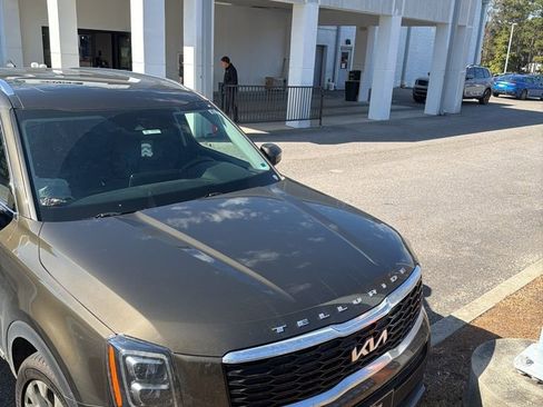 Used 2022 Kia Telluride EX w/ EX Premium Package image 12