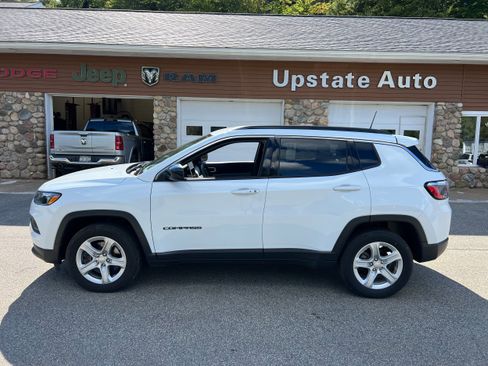 Used 2023 Jeep Compass Latitude w/ Convenience Group AWD/4WD image 8