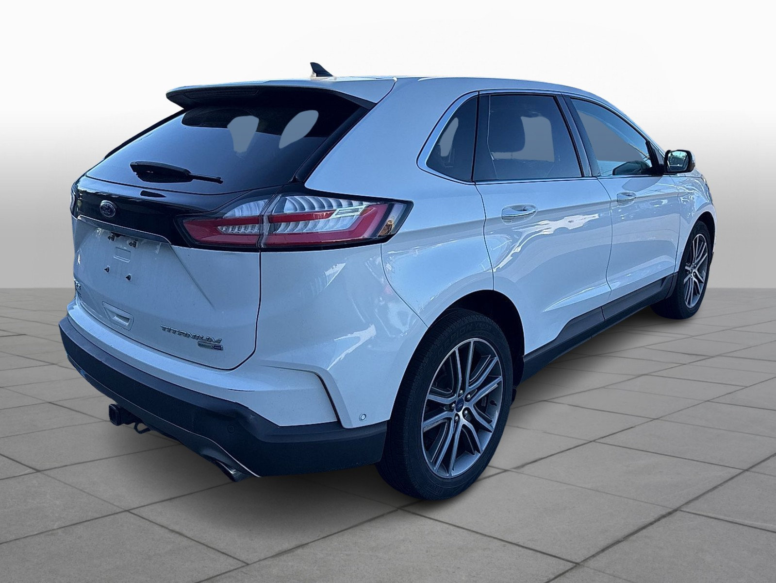 Used 2020 Ford Edge Titanium w/ Equipment Group 301A AWD/4WD image 4