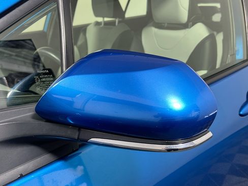 Used 2022 Toyota Prius XLE image 12