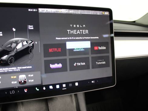 Used 2023 Tesla Model Y Performance AWD/4WD image 17