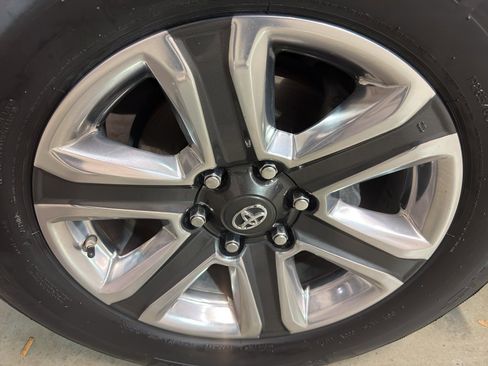 Used 2016 Toyota Tacoma Limited image 33