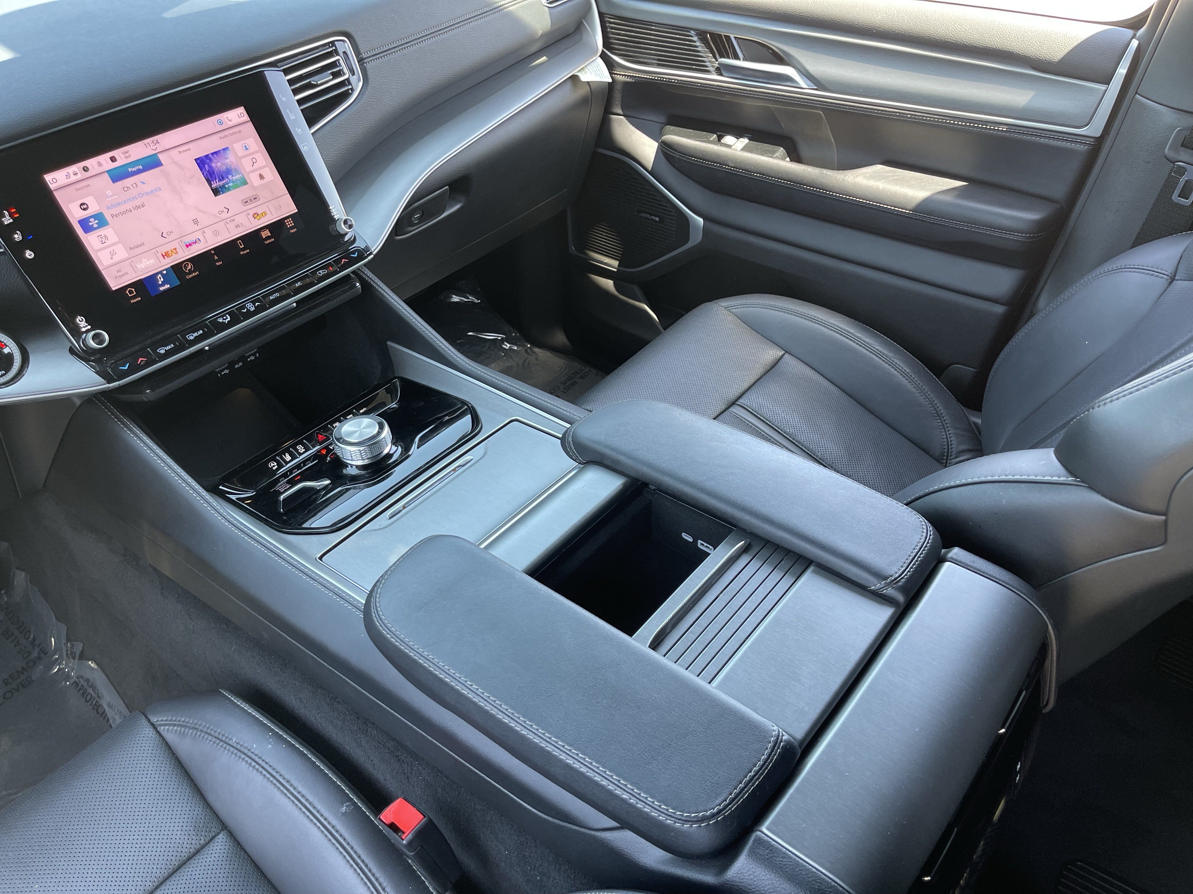 Certified 2025 Jeep Wagoneer Series II AWD/4WD image 17